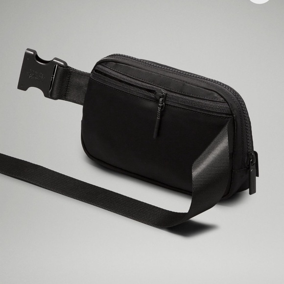 Lululemon belt bag - Picture 2 of 6